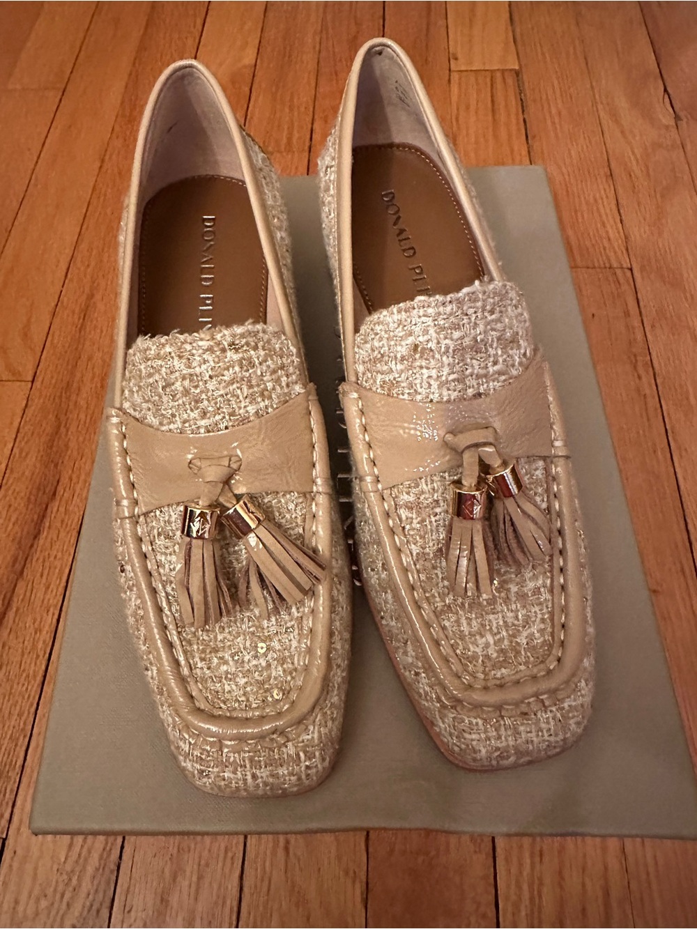 NIB DONALD PLINER TASSELED LOAFERS